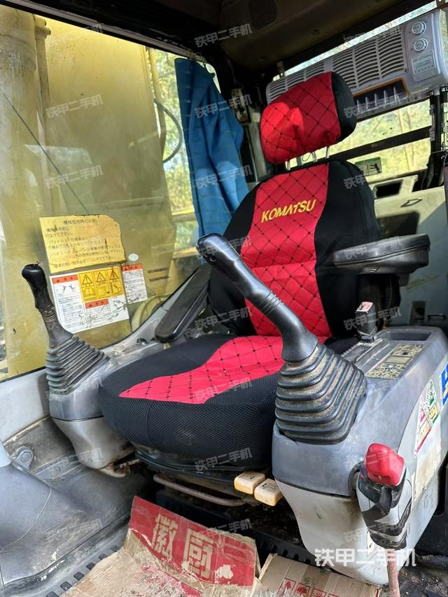駕駛室整體(整機(jī)外觀) 駕駛室整體(整機(jī)外觀)
