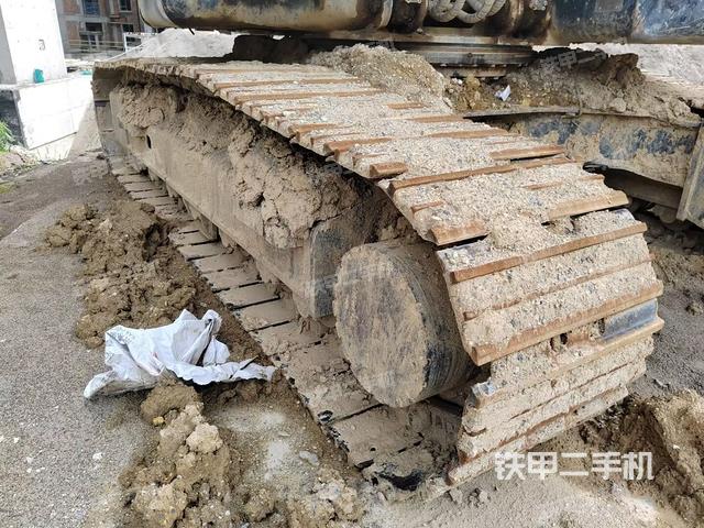 右側(cè)履帶整體(行走機(jī)構(gòu)) 右側(cè)履帶整體(行走機(jī)構(gòu))