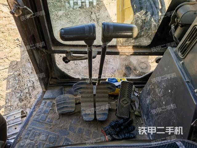 后窗玻璃角標(biāo)(駕駛室部分) 后窗玻璃角標(biāo)(駕駛室部分)