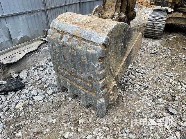 鏟斗右后整體（工作和回轉(zhuǎn)裝置）