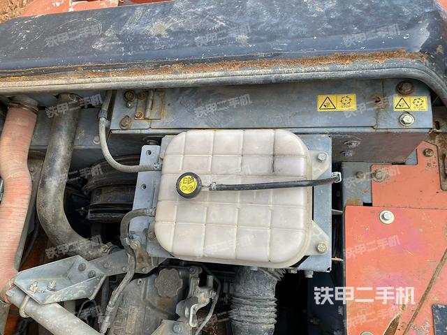 發(fā)動(dòng)機(jī)室（上車部件）