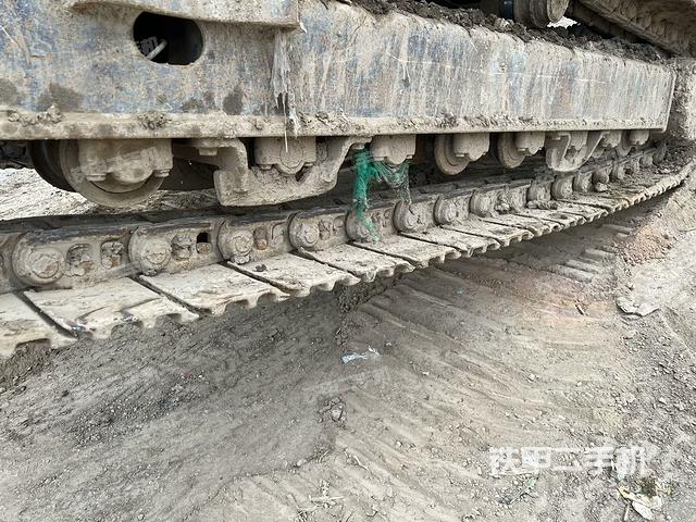 單側(cè)履帶整體(整機(jī)外觀) 單側(cè)履帶整體(整機(jī)外觀)