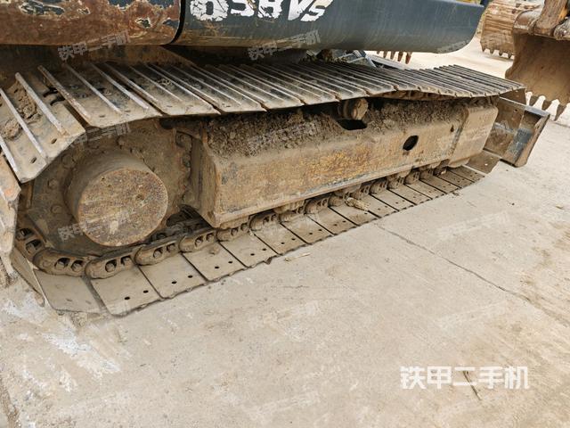 單側(cè)履帶整體(整機(jī)外觀) 單側(cè)履帶整體(整機(jī)外觀)