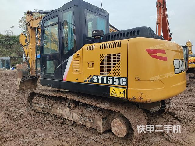 駕駛室頂部(整機(jī)外觀) 駕駛室頂部(整機(jī)外觀)