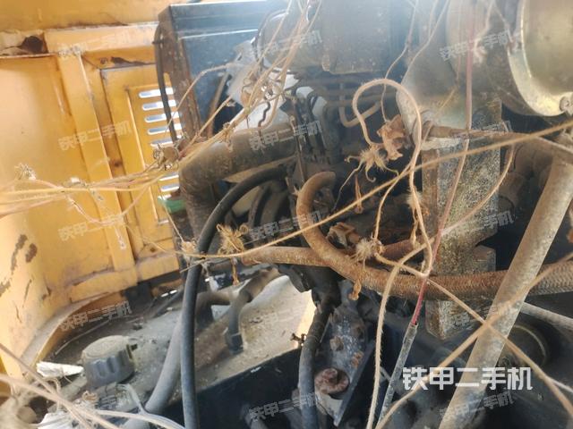 左側(cè)正面照（壓路機駕駛室）