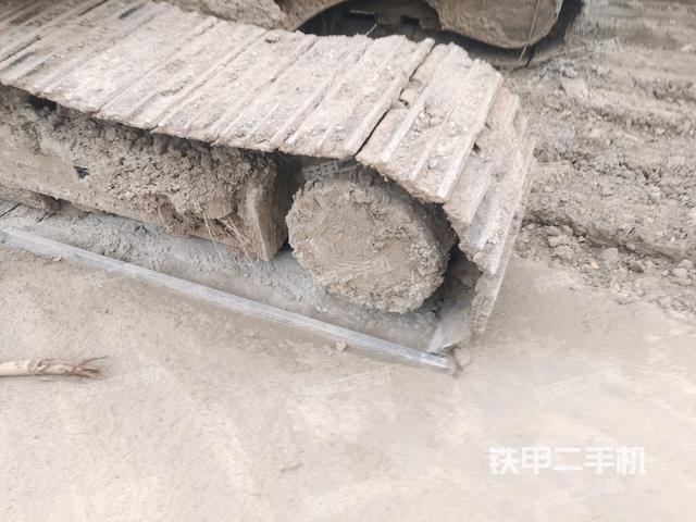 右驅(qū)動輪（行走機構(gòu)）