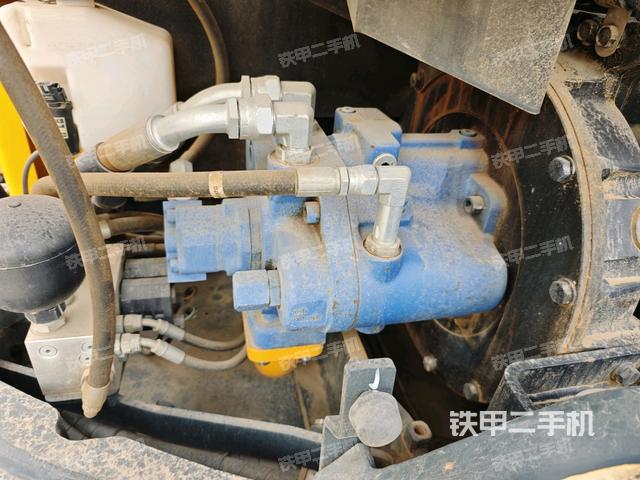 液壓泵艙室正面整體(整機(jī)外觀) 液壓泵艙室正面整體(整機(jī)外觀)