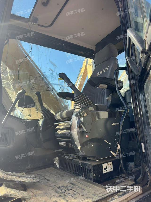 駕駛室整體（整機(jī)外觀）