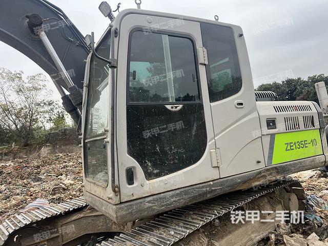 駕駛室整體（整機外觀）