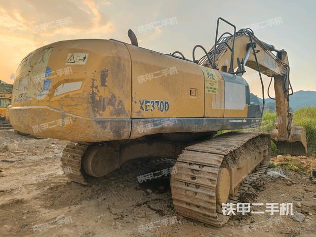 右后45(整機(jī)外觀) 右后45(整機(jī)外觀)