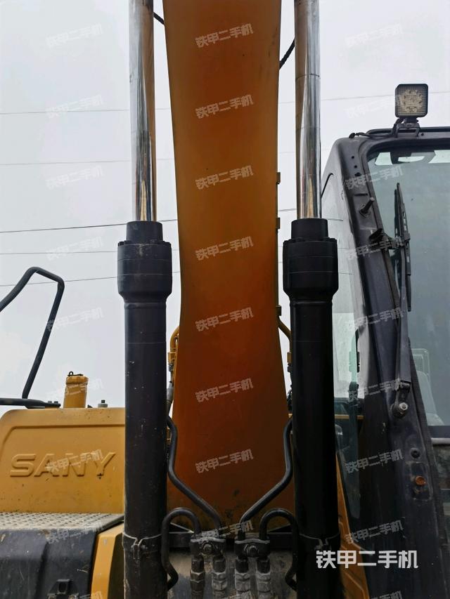 大臂油缸整體?豎拍（工作和回轉(zhuǎn)裝置）