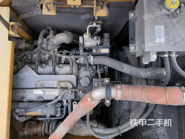 發(fā)動(dòng)機(jī)室（上車(chē)部件）