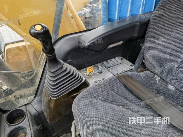 座椅右側(cè)控制臺(tái)/鑰匙門(mén)/油門(mén)/含右手柄（駕駛室部分）