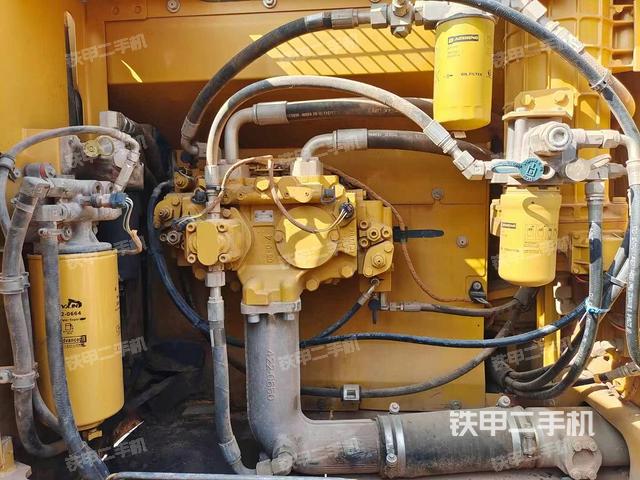 液壓泵艙室正面整體（整機(jī)外觀）