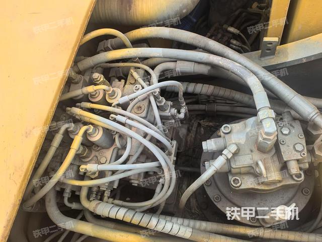 回轉馬達和主控閥（整機外觀）