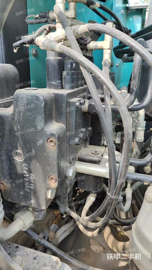 液壓泵艙室正面整體（整機(jī)外觀）