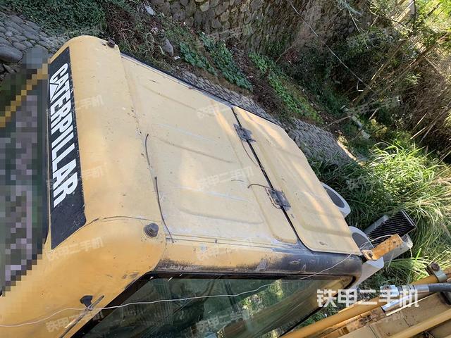 駕駛室頂部（整機外觀）