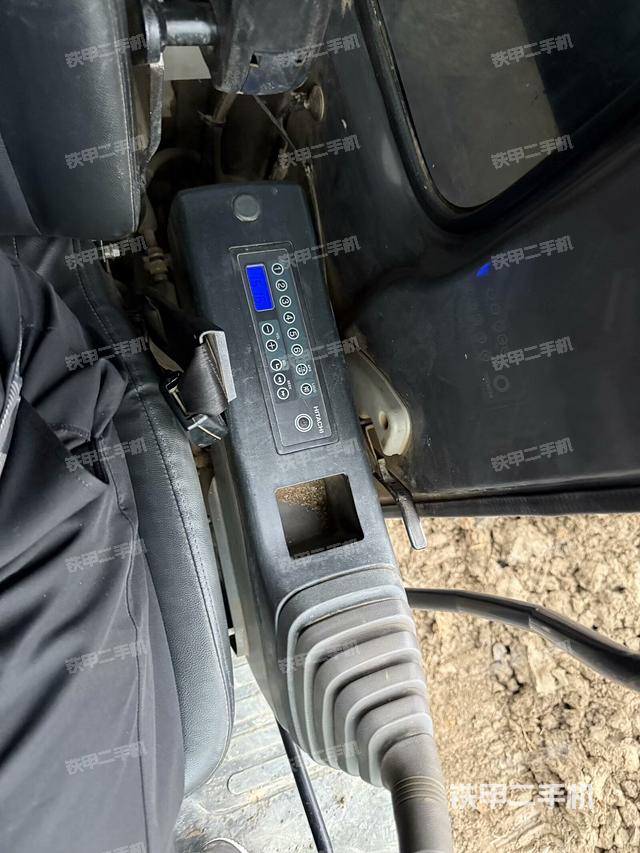 座椅右側(cè)控制臺/鑰匙門/油門/含右手柄（駕駛室部分）