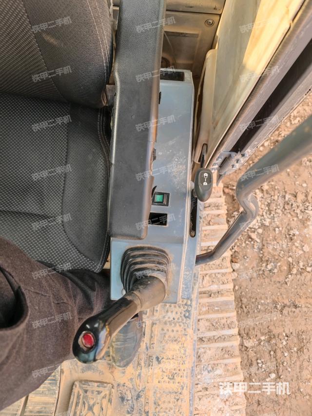 座椅左側(cè)控制臺/音響/含左手柄（駕駛室部分）