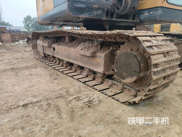 右側(cè)履帶整體(行走機(jī)構(gòu)) 右側(cè)履帶整體(行走機(jī)構(gòu))
