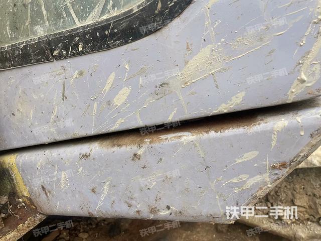 左后方玻璃角標(biāo)（駕駛室部分）