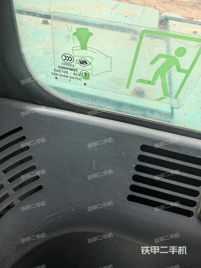 后窗玻璃角標（駕駛室部分）