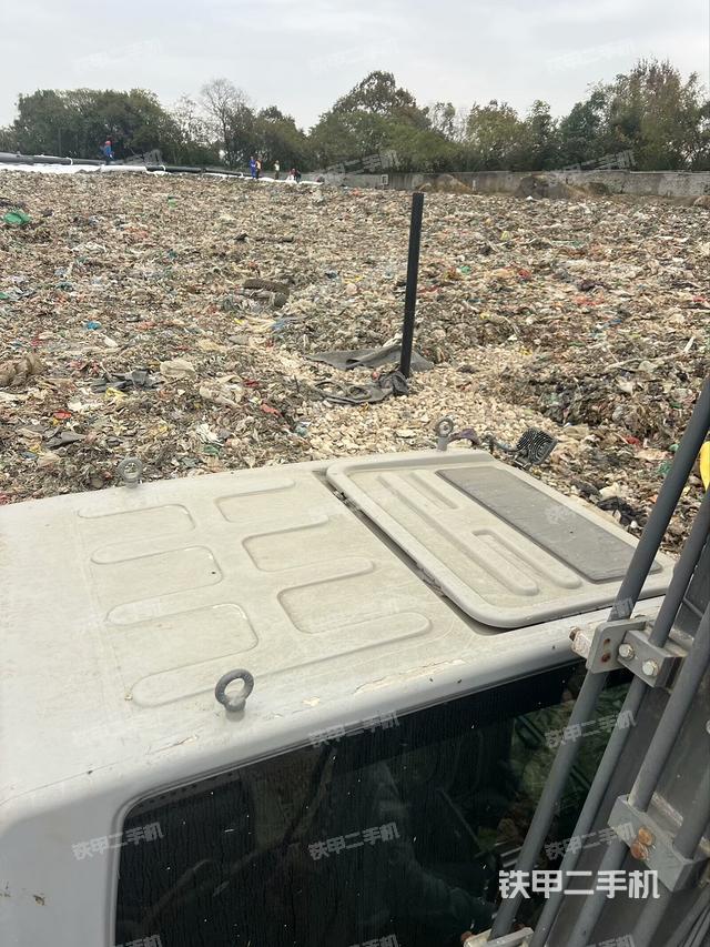 駕駛室頂部（整機外觀）