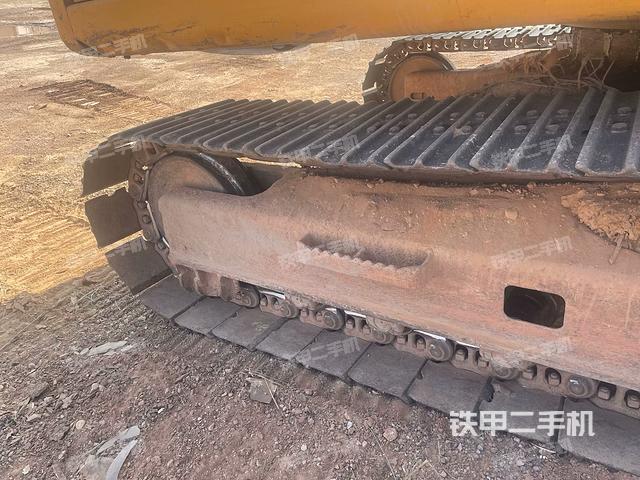 左驅(qū)動輪（行走機構(gòu)）