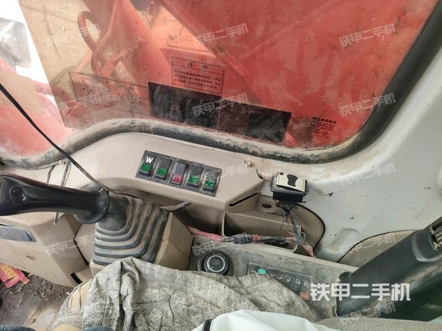 座椅右側(cè)控制臺/鑰匙門/油門/含右手柄（駕駛室部分）