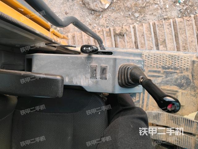 座椅左側(cè)控制臺(tái)/音響/含左手柄(駕駛室部分) 座椅左側(cè)控制臺(tái)/音響/含左手柄(駕駛室部分)