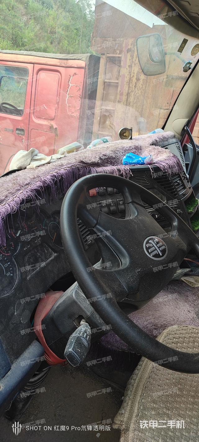 駕駛室操作臺（設(shè)備外觀及核心部件）