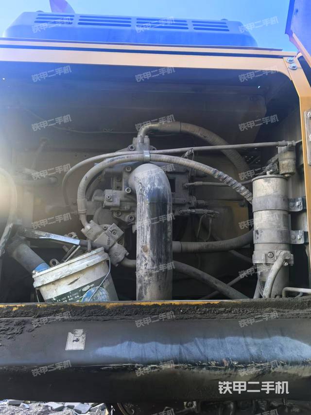 液壓泵艙室正面整體(整機外觀) 液壓泵艙室正面整體(整機外觀)