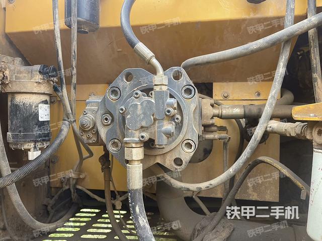 液壓泵艙室正面整體(整機(jī)外觀) 液壓泵艙室正面整體(整機(jī)外觀)