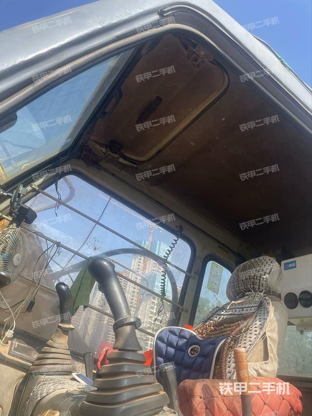 后窗玻璃角標（駕駛室部分）