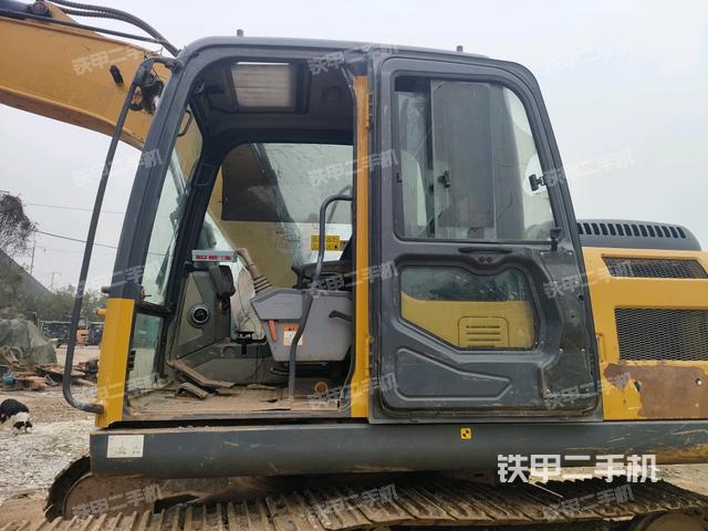 駕駛室正側(cè)(駕駛室部分) 駕駛室正側(cè)(駕駛室部分)
