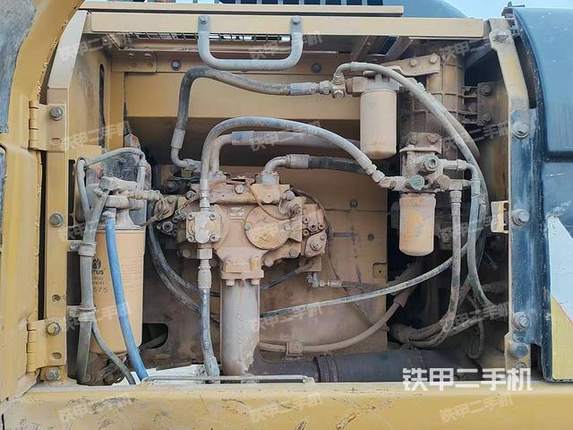 液壓泵艙室正面整體（整機(jī)外觀）