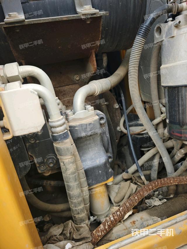 液壓泵艙室正面整體（整機(jī)外觀）