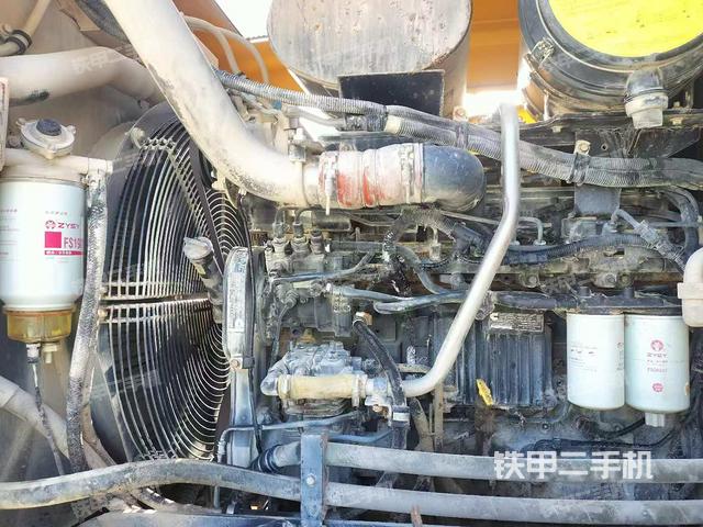 發(fā)動(dòng)機(jī)右側(cè)（整機(jī)外觀及大件）