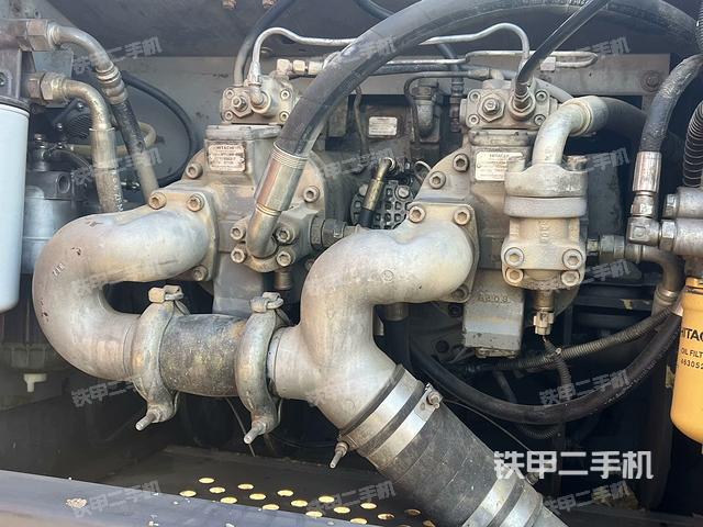 液壓泵艙室正面整體(整機(jī)外觀) 液壓泵艙室正面整體(整機(jī)外觀)