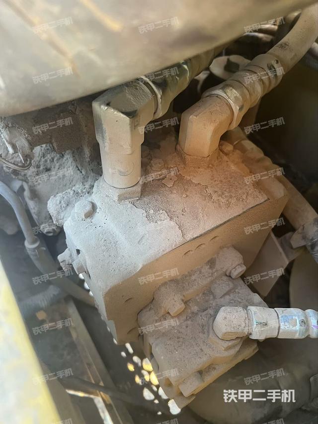 液壓泵艙室正面整體(整機(jī)外觀) 液壓泵艙室正面整體(整機(jī)外觀)
