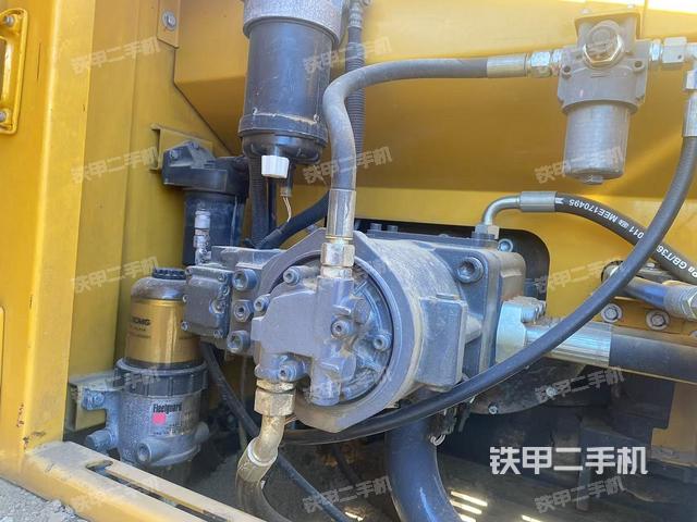 液壓泵艙室正面整體（整機(jī)外觀）