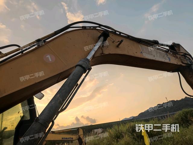 大臂整體?右側(cè)(工作和回轉(zhuǎn)裝置) 大臂整體?右側(cè)(工作和回轉(zhuǎn)裝置)