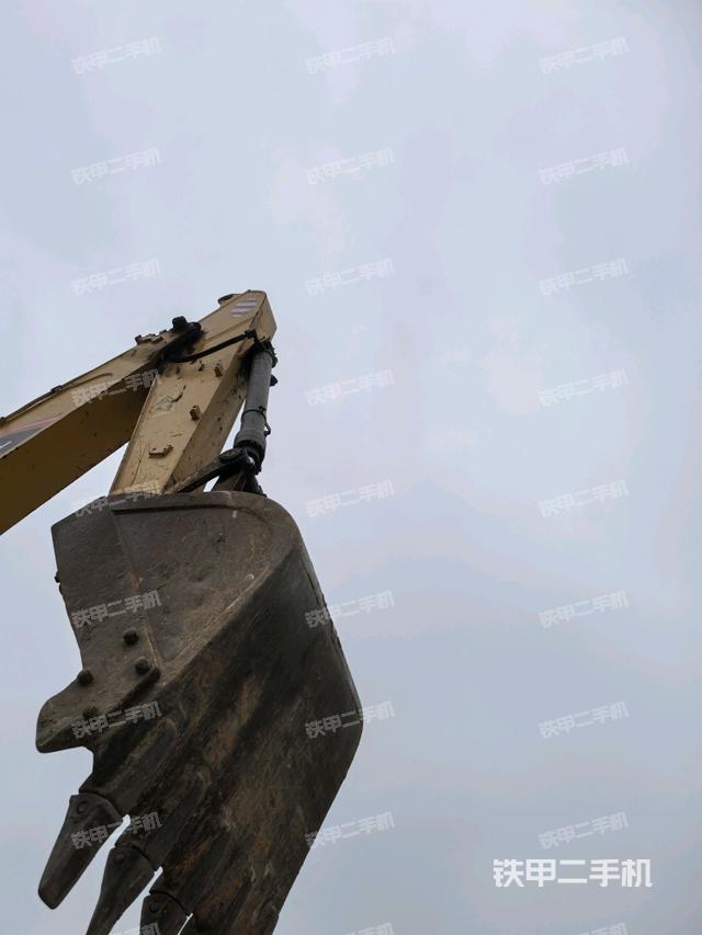 小臂整體左后(工作和回轉(zhuǎn)裝置) 小臂整體左后(工作和回轉(zhuǎn)裝置)