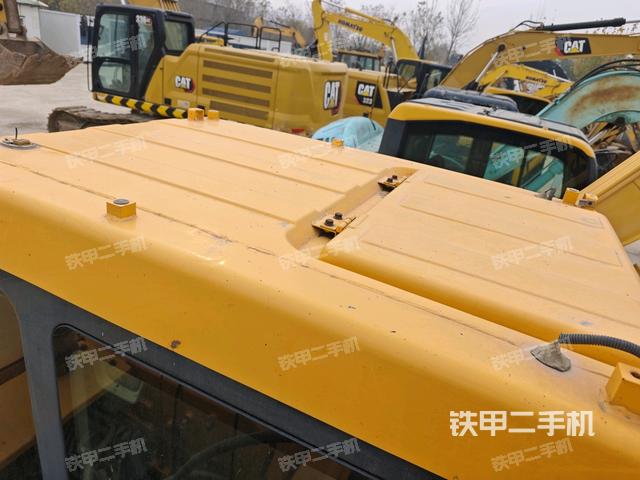 駕駛室頂部(整機(jī)外觀) 駕駛室頂部(整機(jī)外觀)