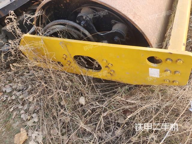 前車架正右側(cè)（壓路機前后車架）