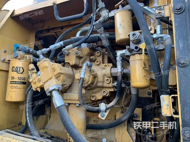 液壓泵艙室正面整體(整機外觀) 液壓泵艙室正面整體(整機外觀)