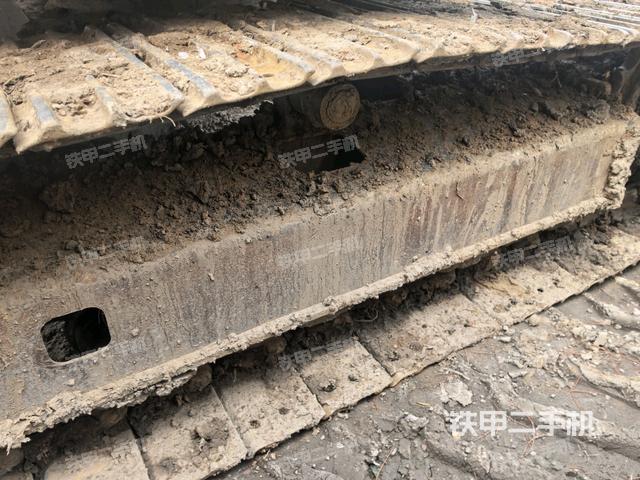 右驅(qū)動輪（行走機構(gòu)）