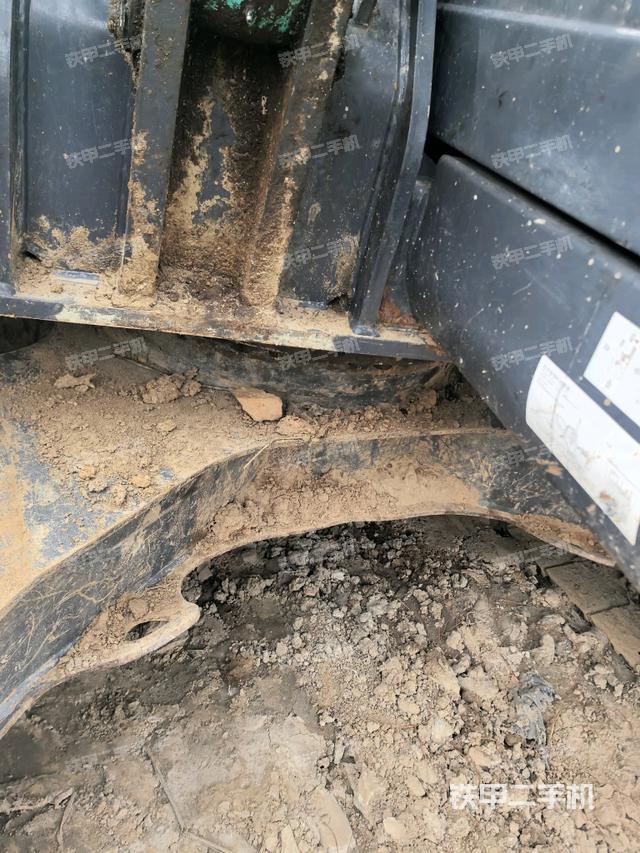 轉(zhuǎn)盤和下車架正前（工作和回轉(zhuǎn)裝置）