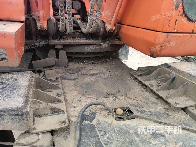 轉(zhuǎn)盤和下車架正前（工作和回轉(zhuǎn)裝置）