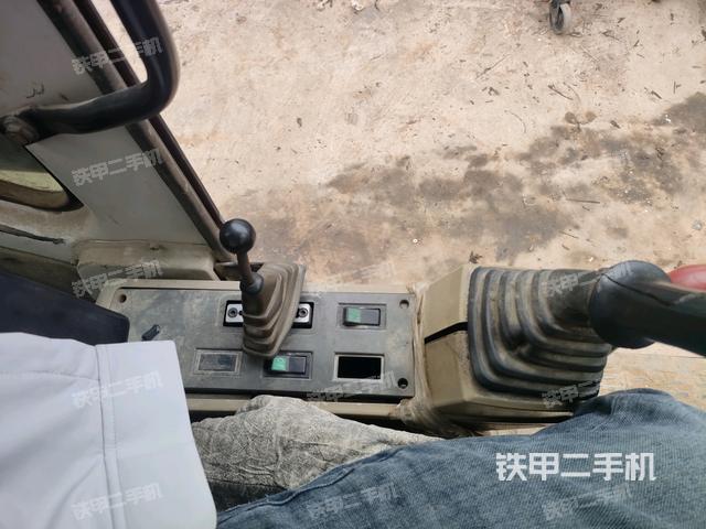 座椅左側(cè)控制臺/音響/含左手柄（駕駛室部分）